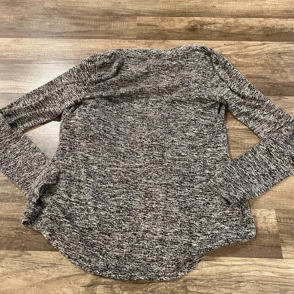 * 🤑💰🤑 3/$10.00 budle item 🤑💰🤑 Women’s sm Maurice’s cardigan sweater - Picture 7 of 7